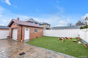 27-09 Utopia Pkwy, Flushing, NY 11358 - Photo 17