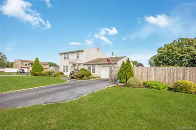 11 Shade Tree Lane, Patchogue, NY 11772 - Photo 3