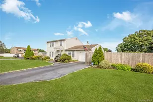 11 Shade Tree Ln, Patchogue, NY 11772 - Photo 3