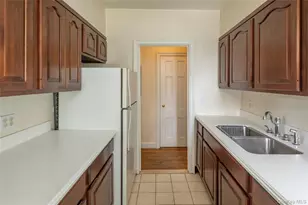 2 Midland Gardens Ave, Bronxville, NY 10708 - Photo 9
