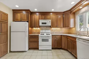 1098 Midland Ave, Bronxville, NY 10708 - Photo 13