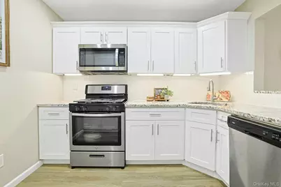 195 Treetop Circle, Nanuet, NY 10954 - Photo 5