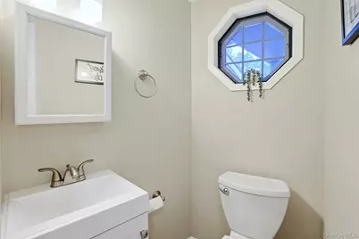 195 Treetop Circle, Nanuet, NY 10954 - Photo 17
