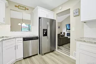 195 Treetop Cir, Nanuet, NY 10954 - Photo 3