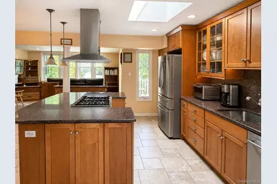 5 Cherrywood Drive, East Northport, NY 11731 - Photo 9
