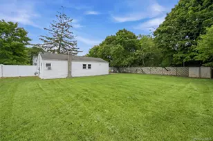 710 Bourdois Ave, Bellport, NY 11713 - Photo 21