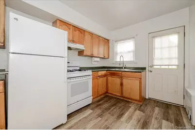 364 E Broadway #middle, Long Beach, NY 11561 - Photo 9