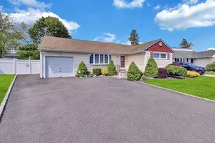 19 Essex Rd, Bethpage, NY 11714 - Photo 3