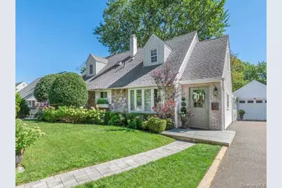 9 Robert Road, Glen Cove, NY 11542 - Photo 1