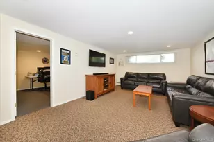 70 Glenwood Rd, Plainview, NY 11803 - Photo 23