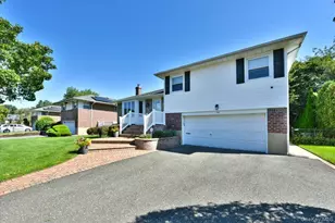 70 Glenwood Rd, Plainview, NY 11803 - Photo 3