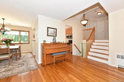 70 Glenwood Road, Plainview, NY 11803 - Photo 17