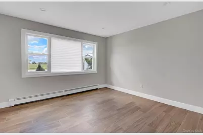 295 Bergen Avenue, West Babylon, NY 11704 - Photo 5