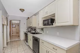 69-11 62nd Dr, Middle Village, NY 11379 - Photo 15