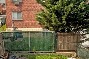 69-11 62nd Dr, Middle Village, NY 11379 - Photo 25