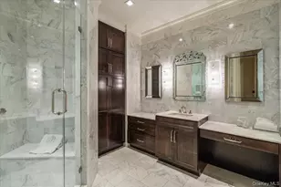 2000 Royal Ct, North Hills, NY 11040 - Photo 13