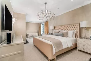 2000 Royal Ct, North Hills, NY 11040 - Photo 11