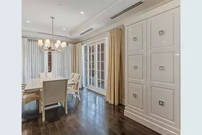 2000 Royal Court #2009, North Hills, NY 11040 - Photo 5