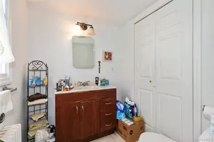48 St Marks Pl, Roslyn Heights, NY 11577 - Photo 11