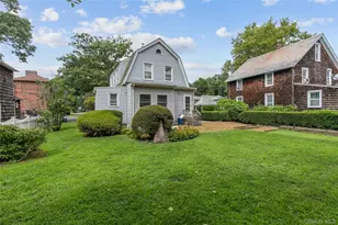 48 St Marks Pl, Roslyn Heights, NY 11577 - Photo 3