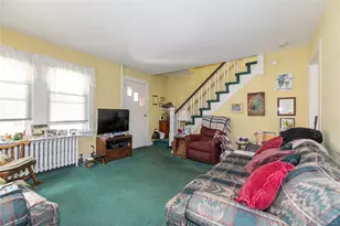48 St Marks Pl, Roslyn Heights, NY 11577 - Photo 9