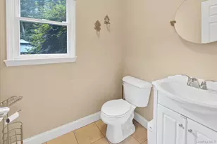 25 Pashen Pl, Dix Hills, NY 11746 - Photo 11