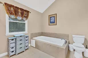 25 Pashen Pl, Dix Hills, NY 11746 - Photo 15