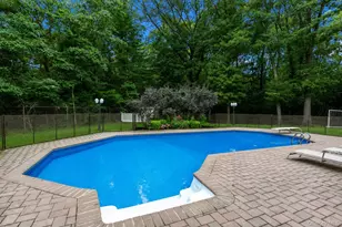 25 Pashen Pl, Dix Hills, NY 11746 - Photo 25