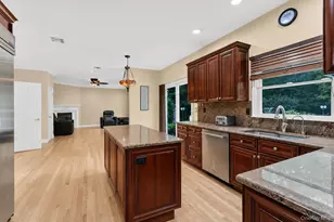 25 Pashen Pl, Dix Hills, NY 11746 - Photo 9
