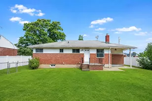 71 6th St, Hicksville, NY 11801 - Photo 3