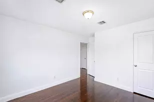71 6th St, Hicksville, NY 11801 - Photo 9