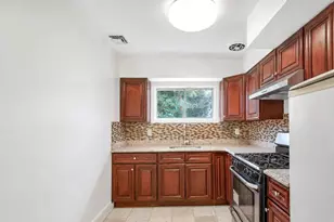 71 6th St, Hicksville, NY 11801 - Photo 7