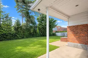 71 6th St, Hicksville, NY 11801 - Photo 21
