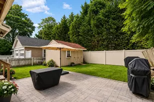 1055 Stanton Ave, Woodmere, NY 11598 - Photo 19