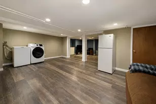 1055 Stanton Ave, Woodmere, NY 11598 - Photo 17