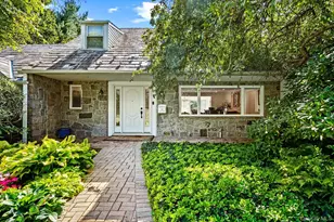 10 Vista Dr, Great Neck, NY 11021 - Photo 3