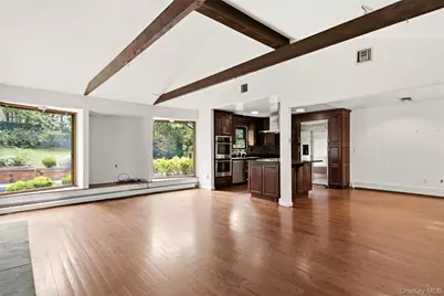 2 Cascade Court, Dix Hills, NY 11746 - Photo 15