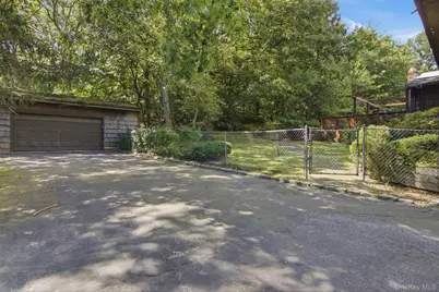 2 Cascade Court, Dix Hills, NY 11746 - Photo 5