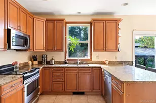 204 Melrose Pkwy, Patchogue, NY 11772 - Photo 9