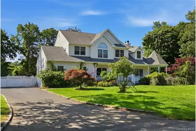 204 Melrose Parkway, Patchogue, NY 11772 - Photo 3