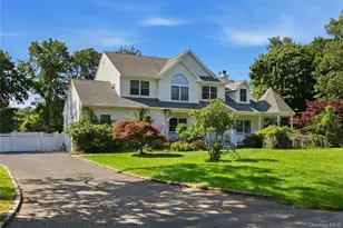 204 Melrose Pkwy, Patchogue, NY 11772 - Photo 3