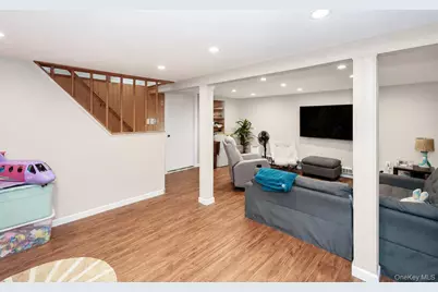 384 Michigan Avenue, Massapequa Park, NY 11762 - Photo 19