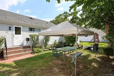 384 Michigan Avenue, Massapequa Park, NY 11762 - Photo 27