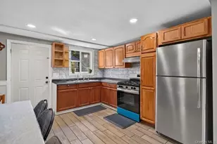 14 Electric St, Patchogue, NY 11772 - Photo 7