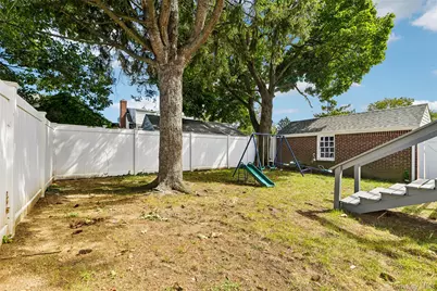 70 Paul Avenue, New Hyde Park, NY 11040 - Photo 37