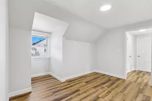 70 Paul Ave, New Hyde Park, NY 11040 - Photo 23