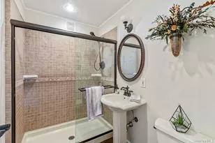22 Sycamore Ln, Commack, NY 11725 - Photo 9