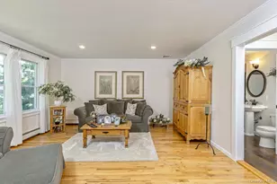 22 Sycamore Ln, Commack, NY 11725 - Photo 7