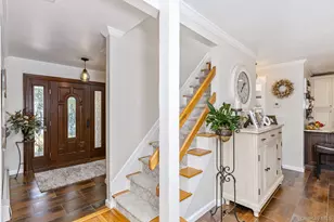 22 Sycamore Ln, Commack, NY 11725 - Photo 5