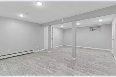 322 Barleau, Brentwood, NY 11717 - Photo 17
